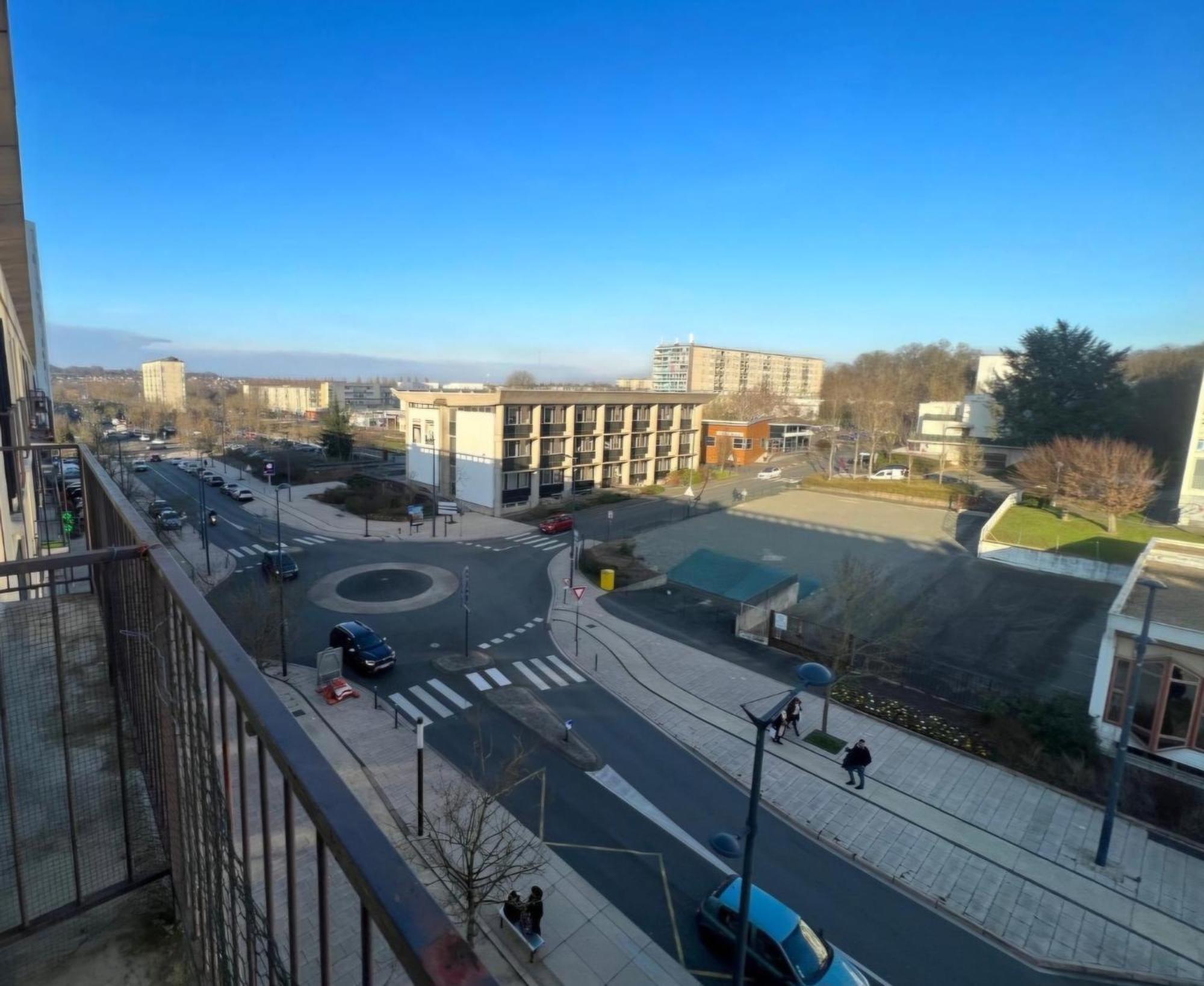 Chambre Neuve Dans Un Logement Partage A 10 Minute Du Circuit 24H Allonnes  Esterno foto